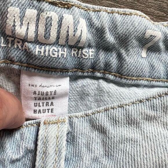 SWS Streetwear Society Mom Light Wash Distressed Ultra High Rise Jeans size 7 - Picture 3 of 8